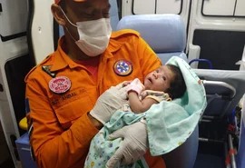 Bombeiros salvam bebê de 18 dias que estava engasgada no bairro da Serraria