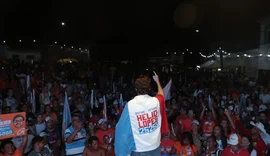 Caminhada reúne apoiadores de Guilherme Lopes pelas ruas de Penedo