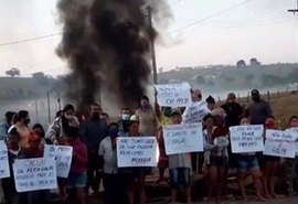 Moradores de Chã Preta fecham rodovia em protesto