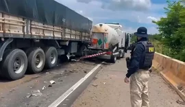 Romeiros de Alagoas sofrem acidente em engavetamento com ônibus e carretas no Ceará
