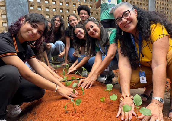 Escola estadual ganha horta hurbana do programa Alagoas Sem Fome