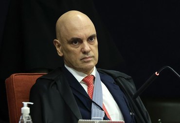 Moraes vota para rejeitar recurso e manter condenação de Bolsonaro