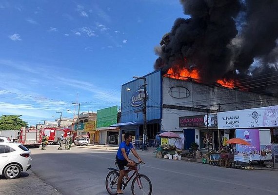 Loja de embalagens atingida por incêndio só pode reabrir após reparos