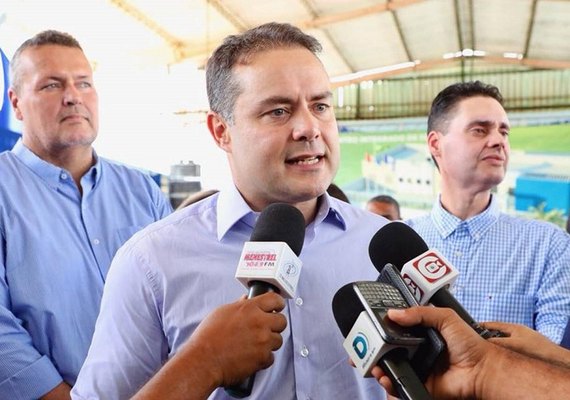 Renan anuncia antecipação do 13º dos servidores para novembro