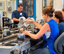Setor de serviços responde por mais de 50% dos empregos formais no Brasil