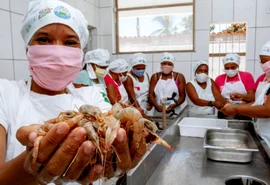 Ministério das Mulheres destina recursos para cooperativa de pescadoras e marisqueiras afetadas pelo acidente da Braskem