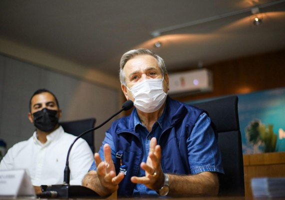 Vice-prefeito de Maceió entrega Carteira do Autista para famílias