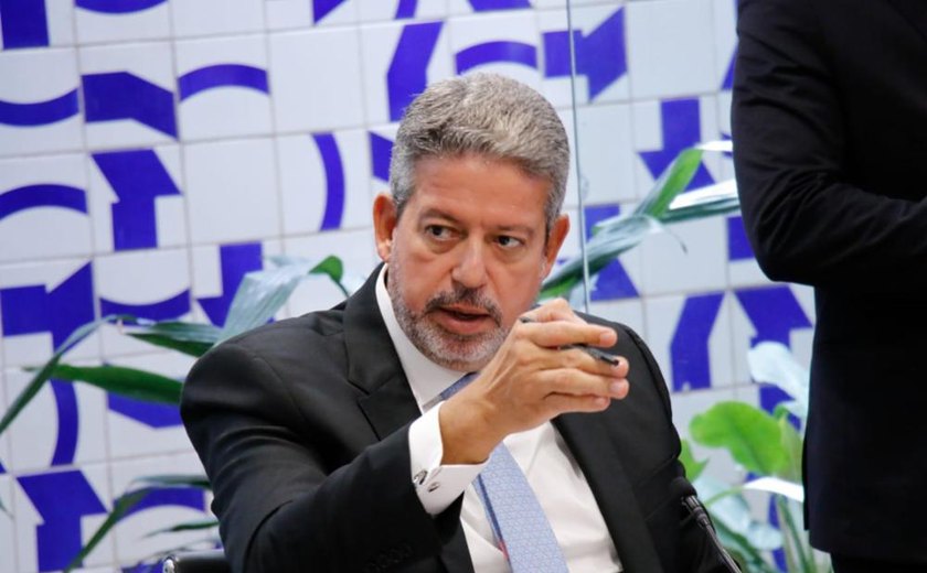 Lira volta a pressionar governo por PL para vender parte das ações da Petrobras