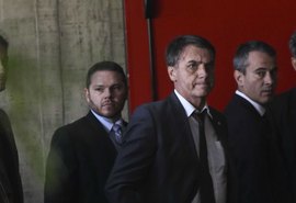 Bolsonaro reúne-se com ministros do TSE na sede do tribunal