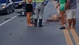 Grave colisão entre caminhão e moto deixa dois feridos na BR-316, em Satuba