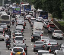 Gasolina e alimentos puxam alta da prévia da inflação em abril