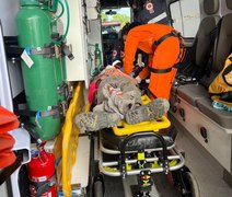 Motorista acaba ferido após colisão entre van e caminhão em Pilar