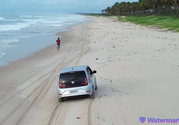 Motorista que dirigiu na areia da Praia do Francês é multado em mais de R$ 10 mil