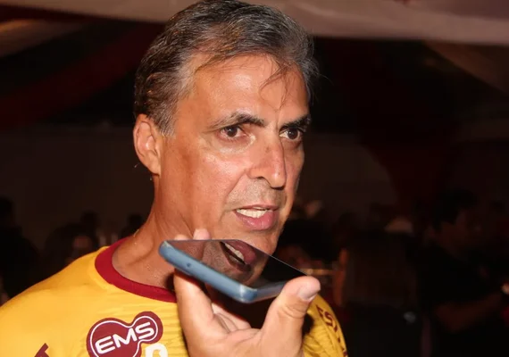 Presidente do CRB faz mistério sobre situação de jogador: 'Questão da comissão técnica, bola pra frente'