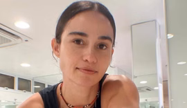 Atriz Nanda Costa faz desabafo sobre fotos de suas filhas tiradas sem autorização