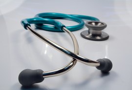 MEC aplica punições a 99 cursos de medicina após Enamed 2025