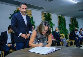 Adriana Araújo toma posse como Controladora-Geral do Estado de Alagoas