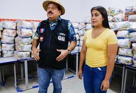 Rio Largo: Entrega de cestas básicas é feita à alunos da rede municipal