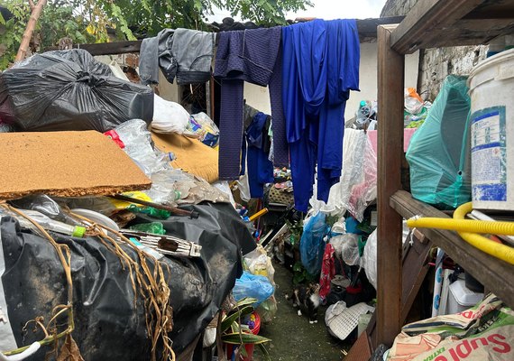 Seis toneladas de entulhos são recolhidas de duas residências no São Jorge