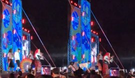 Palco cede durante apresentação de Gloria Groove e dois dançarinos caem em abertura da estrutura
