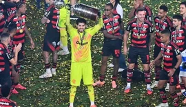 Rossi recebe sondagens mas Flamengo mantém confiança no goleiro