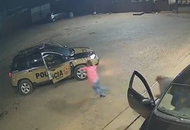 Vídeo: Mulher escapa de sequestro ao saltar de carro e pedir ajuda à PM em MG