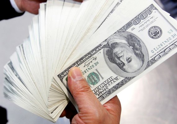 Dólar sobre para R$ 4,91 e atinge maior valor em três semanas