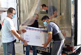 Governo de AL distribui mais de 50.000 doses de imunizantes contra Covid-19 neste final de semana
