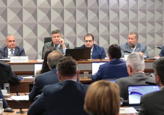 CPMI do INSS pede quebra de sigilos do ex-ministro Carlos Lupi