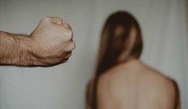 Mulher é agredida por companheiro após acender a luz do quarto