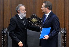 Renan recebe pedido para debater representação no Mercosul
