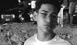 Adolescente de 14 anos morre após colisão entre moto e caminhão na AL-220