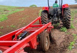 Agricultores de Pão de Açúcar recebem ações do Programa Aração de Terras