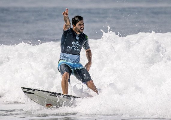 Brasileiro é campeão da etapa de Bali do Circuito Mundial de Surfe