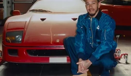 Lewis Hamilton resgata Ferrari F40 abandonada por mais de 30 anos
