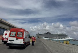 Idoso é atendido após caso de hemorragia dentro de navio no Porto de Maceió