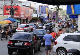 Alagoanos continuam indo às ruas mesmo durante pandemia