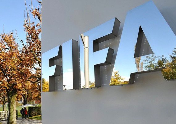 Fifa autoriza cinco substituições por jogo até fim do ano