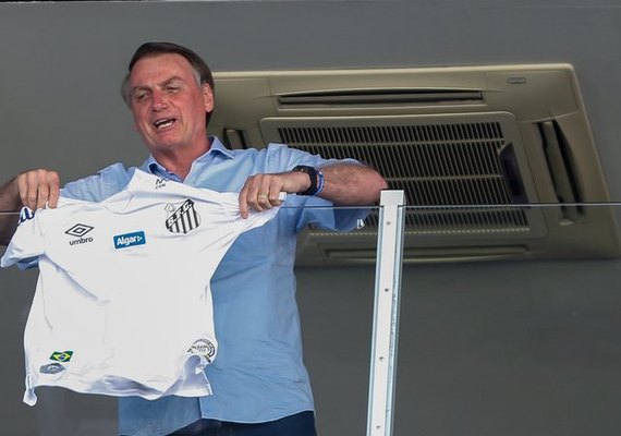 Bolsonaro diz que foi barrado de assistir jogo do Santos por não estar vacinado