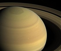 Astrônomos descobrem decágono atmosférico no polo sul de Saturno