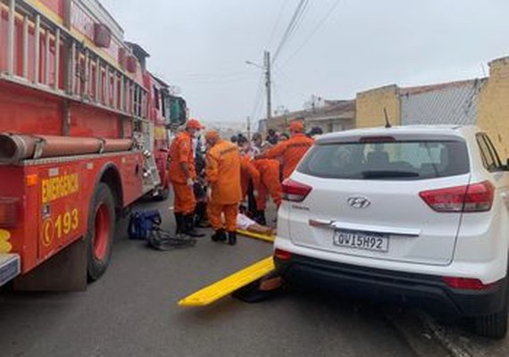 Três pessoas ficam feridas após colisão entre carro e moto deixa em Santana do Ipanema