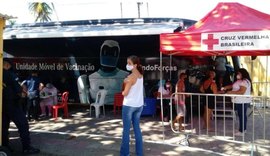 Ônibus da Vacina registra grande procura em Riacho Doce