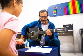 Musicoterapia fortalece desenvolvimento de crianças com TEA em Maceió