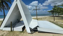 Ventania derruba tradicional Capelinha do Jaraguá, em Maceió
