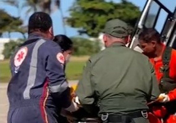 Motorista sofre múltiplas fraturas e é resgatado por helicóptero após tombar carreta em Viçosa