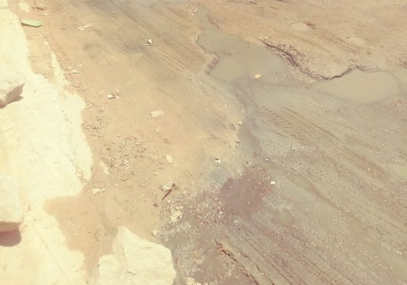 Buracos na AL 101 Norte causam perigo em Maragogi