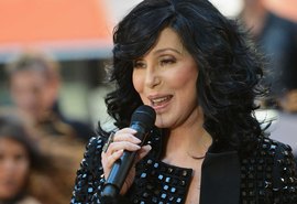 Bolsonaro é um porco e deveria ser preso, afirma a cantora Cher