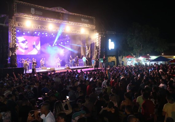 Mais de 25 mil pessoas  compareceram ao Largo de Taperaguá