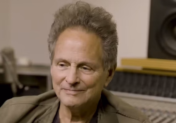 Lindsey Buckingham, do Fleetwood Mac, é atacado por stalker nos Estados Unidos