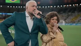 Após críticas, Alcione atribui confusão no hino a atraso no áudio